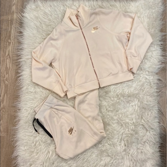 Nike Air Rosegold sweatsuit - Picture 2 of 6